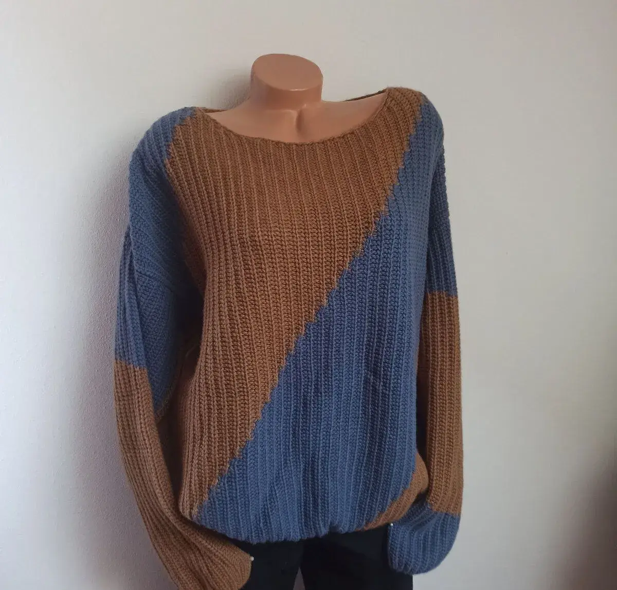 NOVÝ dámský značkový svetr XL - XXL Armedangels