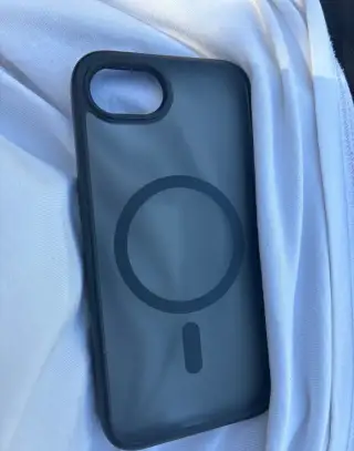 Pouzdro iphone 16e cerne