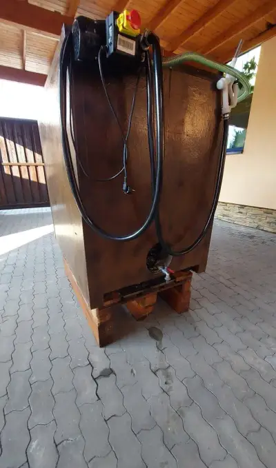 Nádrž 1000l na naftu + čerpadlo 230V+ izolace 10cm