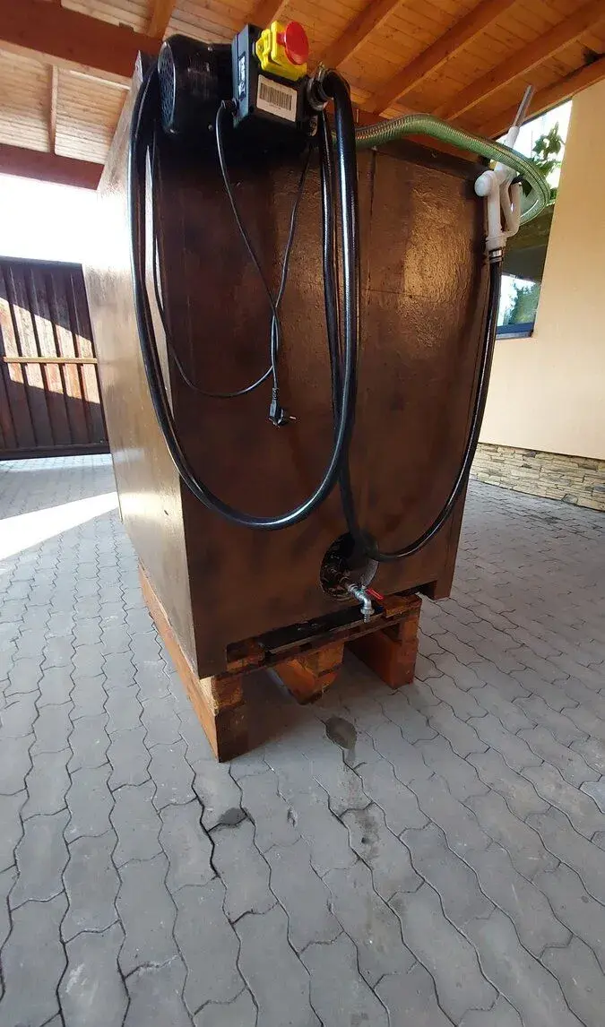 Nádrž 1000l na naftu + čerpadlo 230V+ izolace 10cm