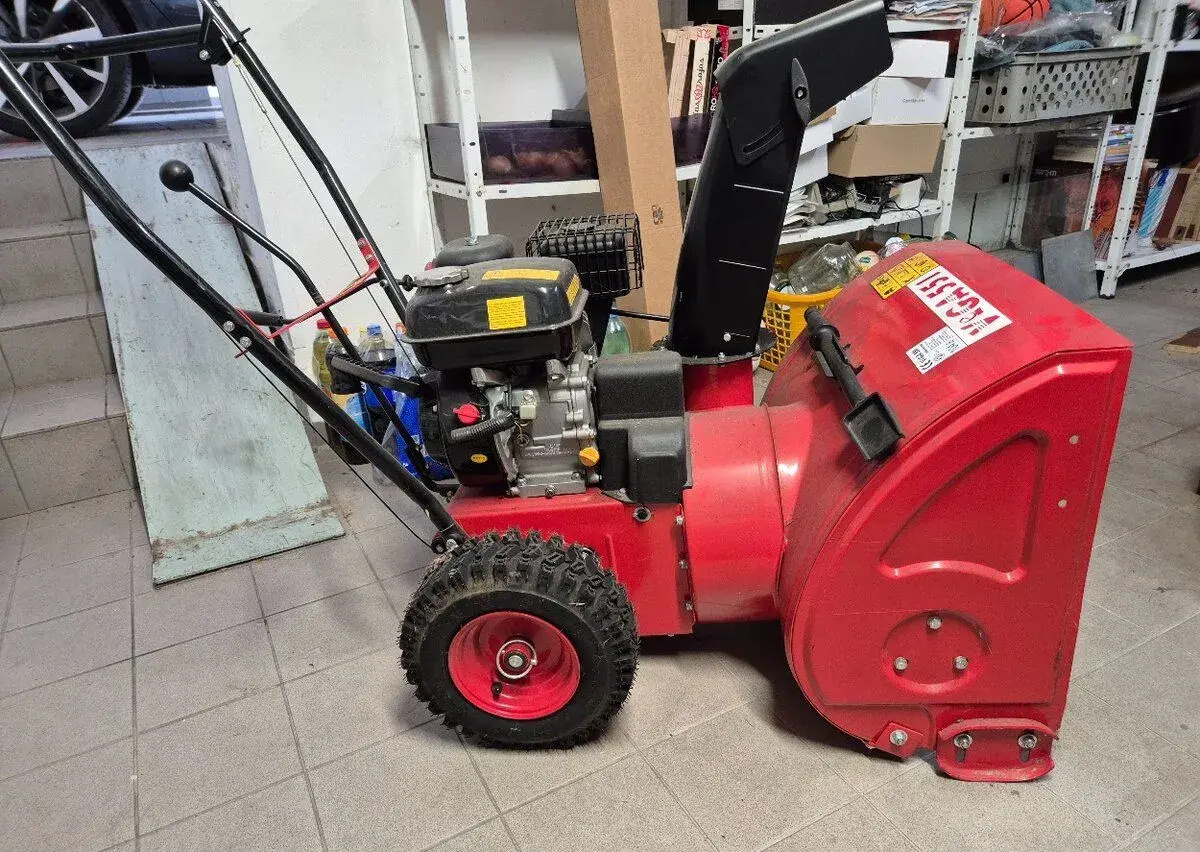 Sněžnou frézu VEGA 551, téměř nová