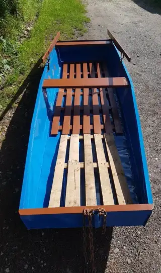 Pramice je po kompletní renovaci včetně nových vesel