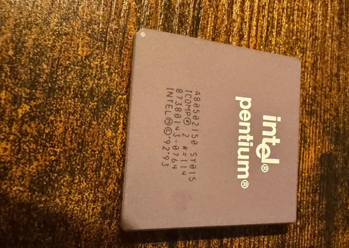 Historický CPU Intel Pentium 150MHz, SY015, pěkný stav