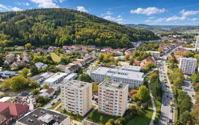 Byt 3+1 se zasklenou lodžií a výhledem na západ slunce, Kuři