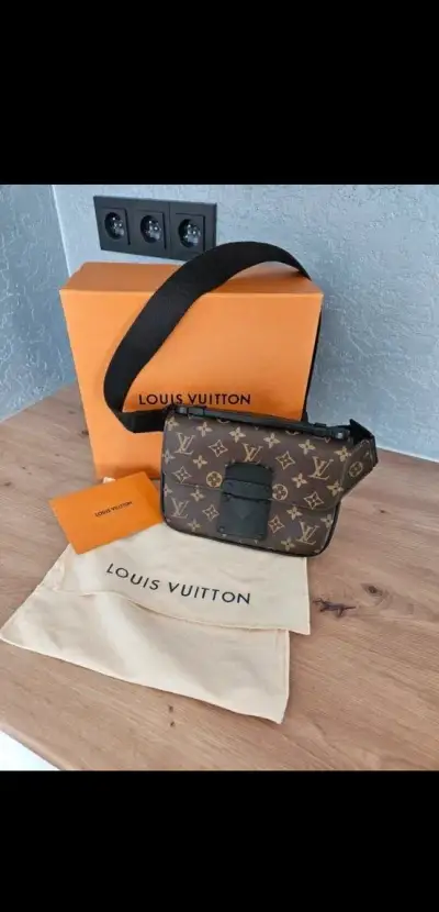 Nový Louis Vuitton S lock Slingbag