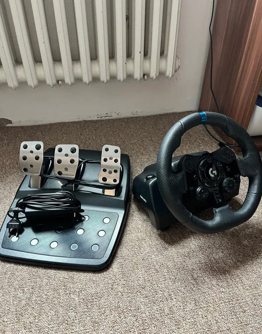 Logitech G923 Driving Force pro PC/PS5/PS4