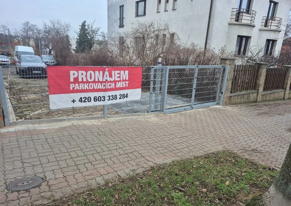 Pronájem parkovacího stání u Brumlovky, Praha 4 - Michle