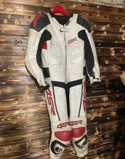 Kombinézu na moto