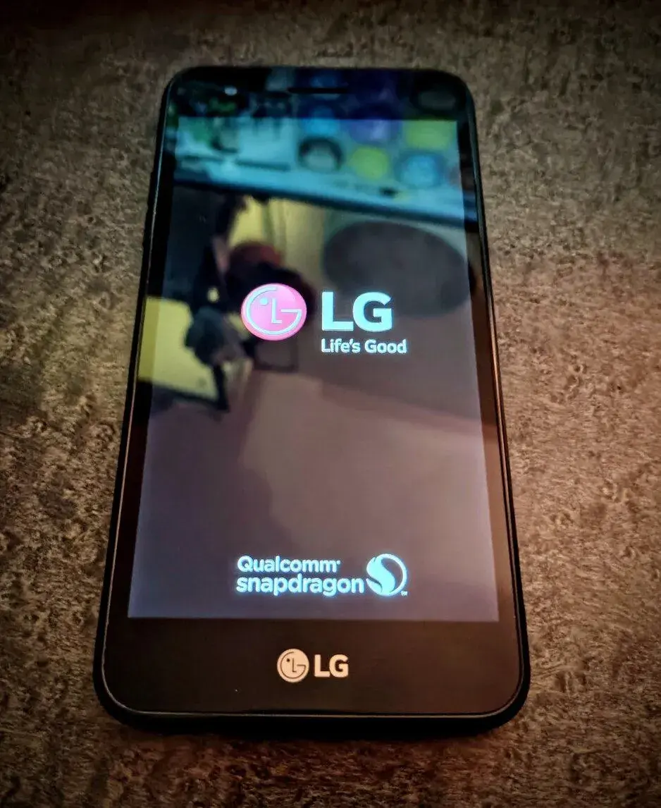 LG K8 – černý, zcela nová baterie, pěkný stav