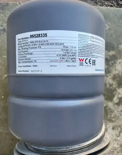 Tlaková nádoba Grundfos GT-H-8 PN10 G 3/4 V - 8l, nepoužitá