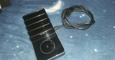 Bezdrátová nabíječka Prestigio ReVolt A6 6v1
