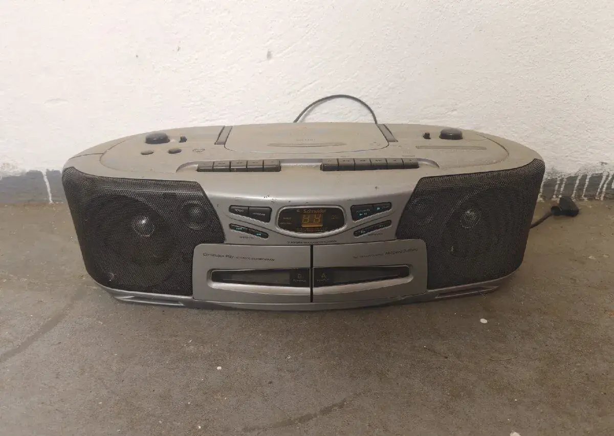 AM/FM/DVD rádio funkční