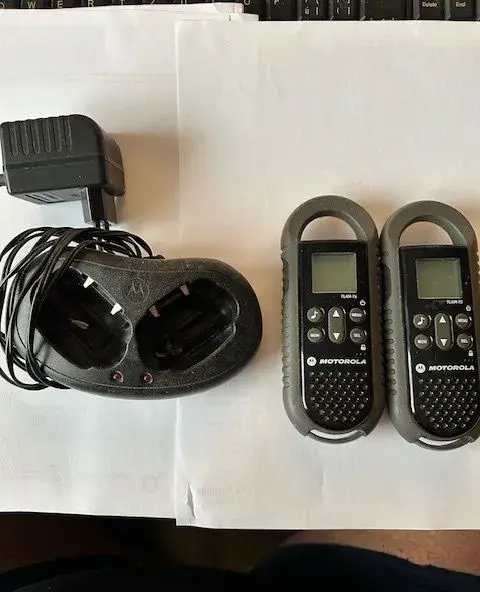 Prodej 2 osobních vysilaček MOTOROLA .