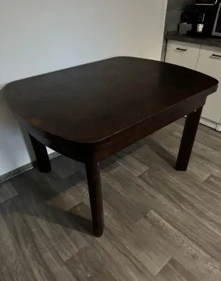Rozkládací masivní jídelní stůl (k renovaci)