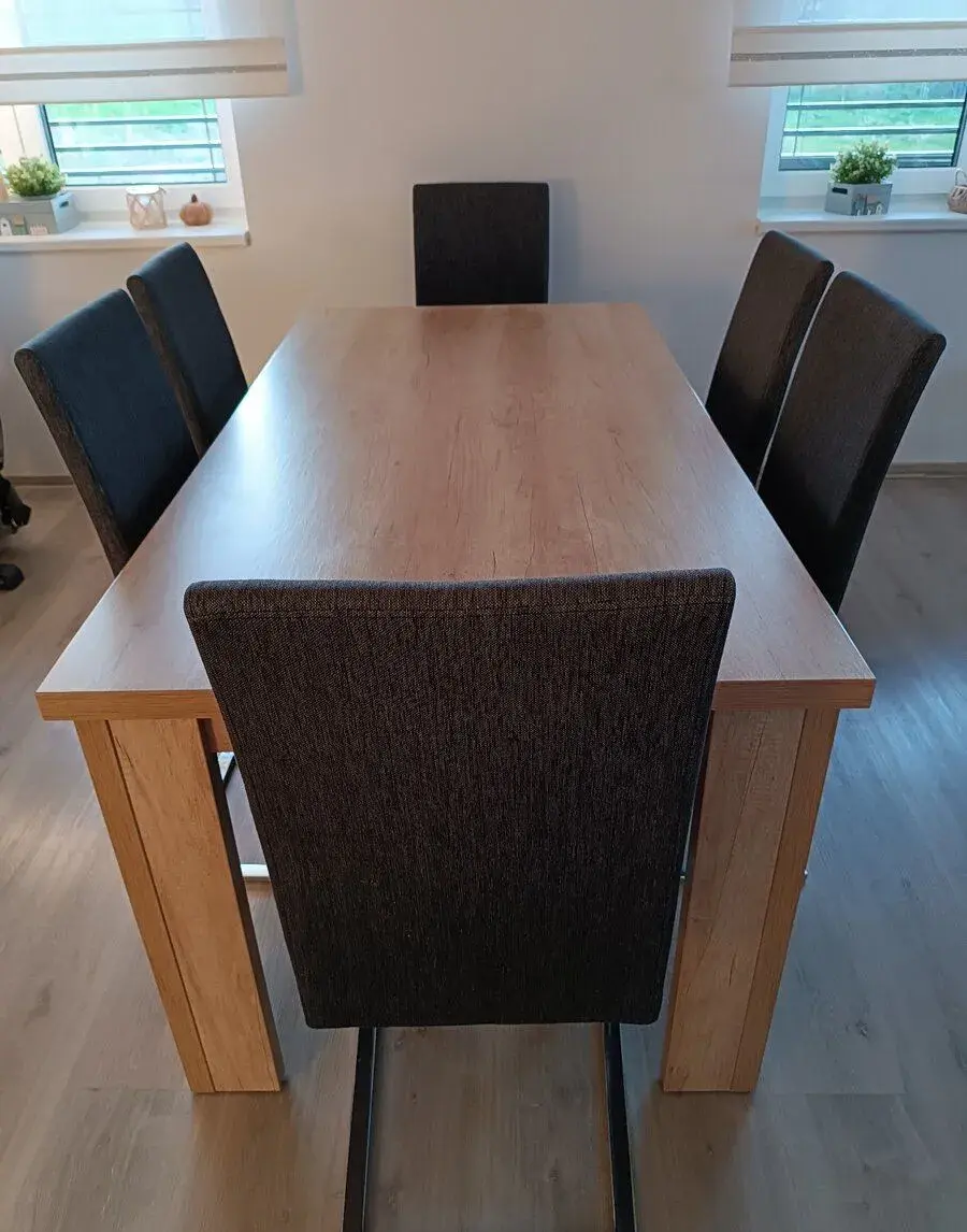 Jídelní stůl a 6 židli