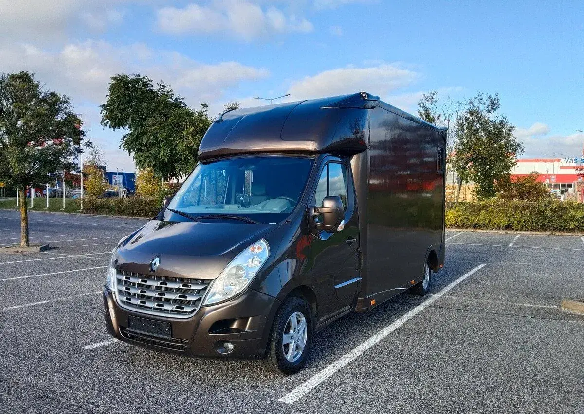 Přepravník pro 2 koně RENAULT MASTER 10/2012 5ti MÍSTNÉ