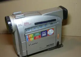 Mini DV kamera Canon MV300 (na opravu)