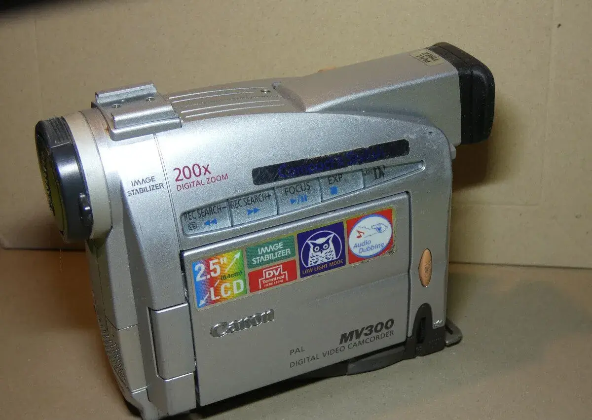 Mini DV kamera Canon MV300 (na opravu)
