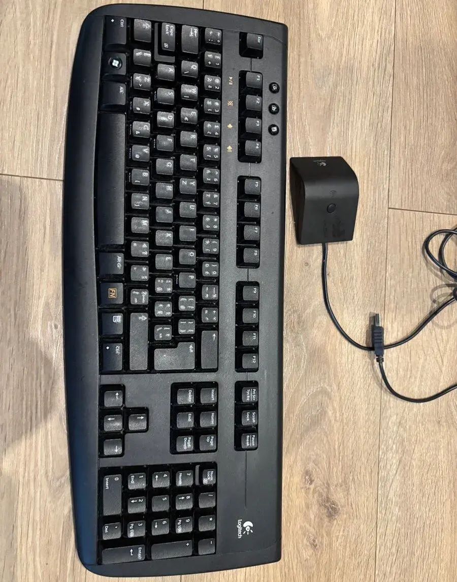 Bezdrátová klávesnice Logitech