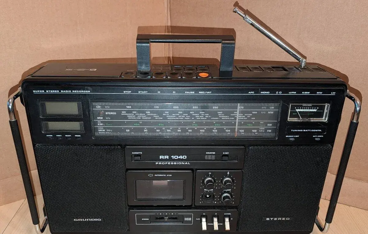 Radiomagnetofon Grundig RR 1040 Professional