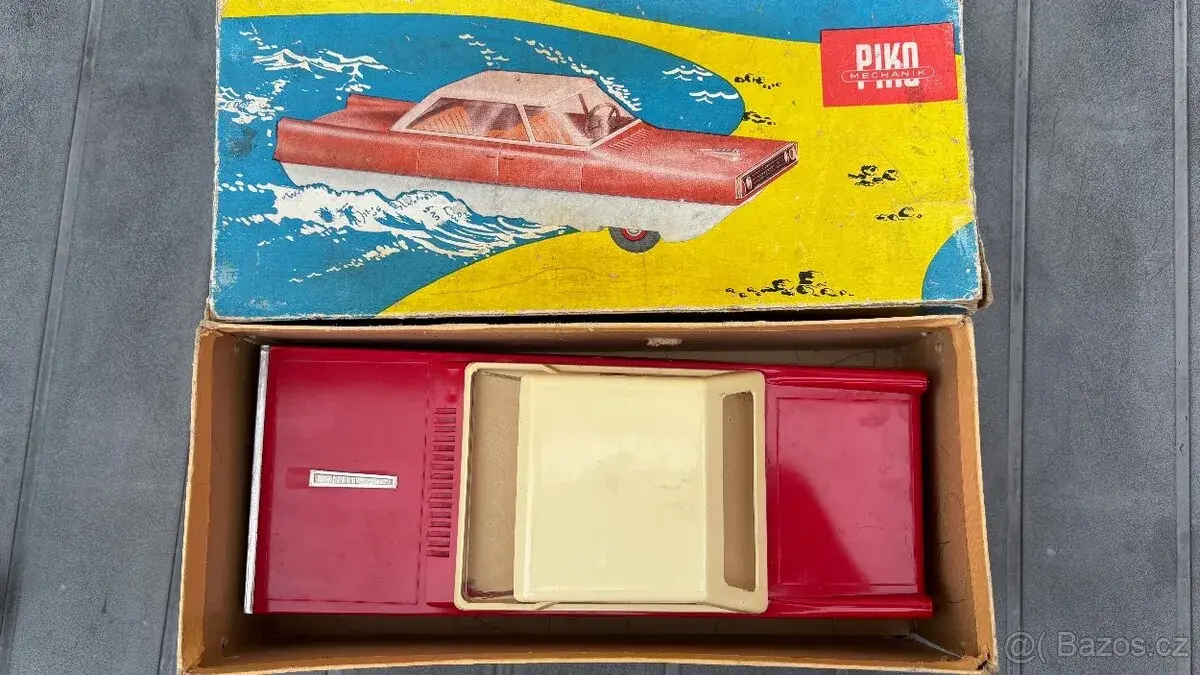 Retro obojživelné auto PIKO