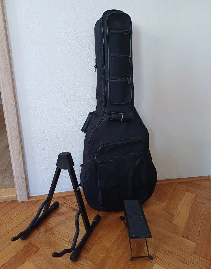 Příslušenství kytara - pevný obal, podnožní pedál, stojan