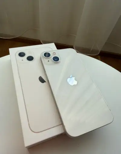 Apple iPhone 13, 128 GB Starlight – velmi pěkný stav