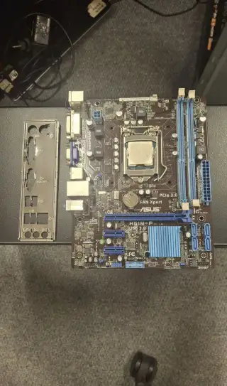 ASUS H81M‑E + Intel Pentium G2030 – plně funkční
