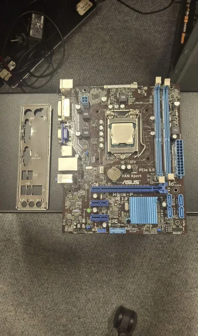 ASUS H81M‑E + Intel Pentium G2030 – plně funkční
