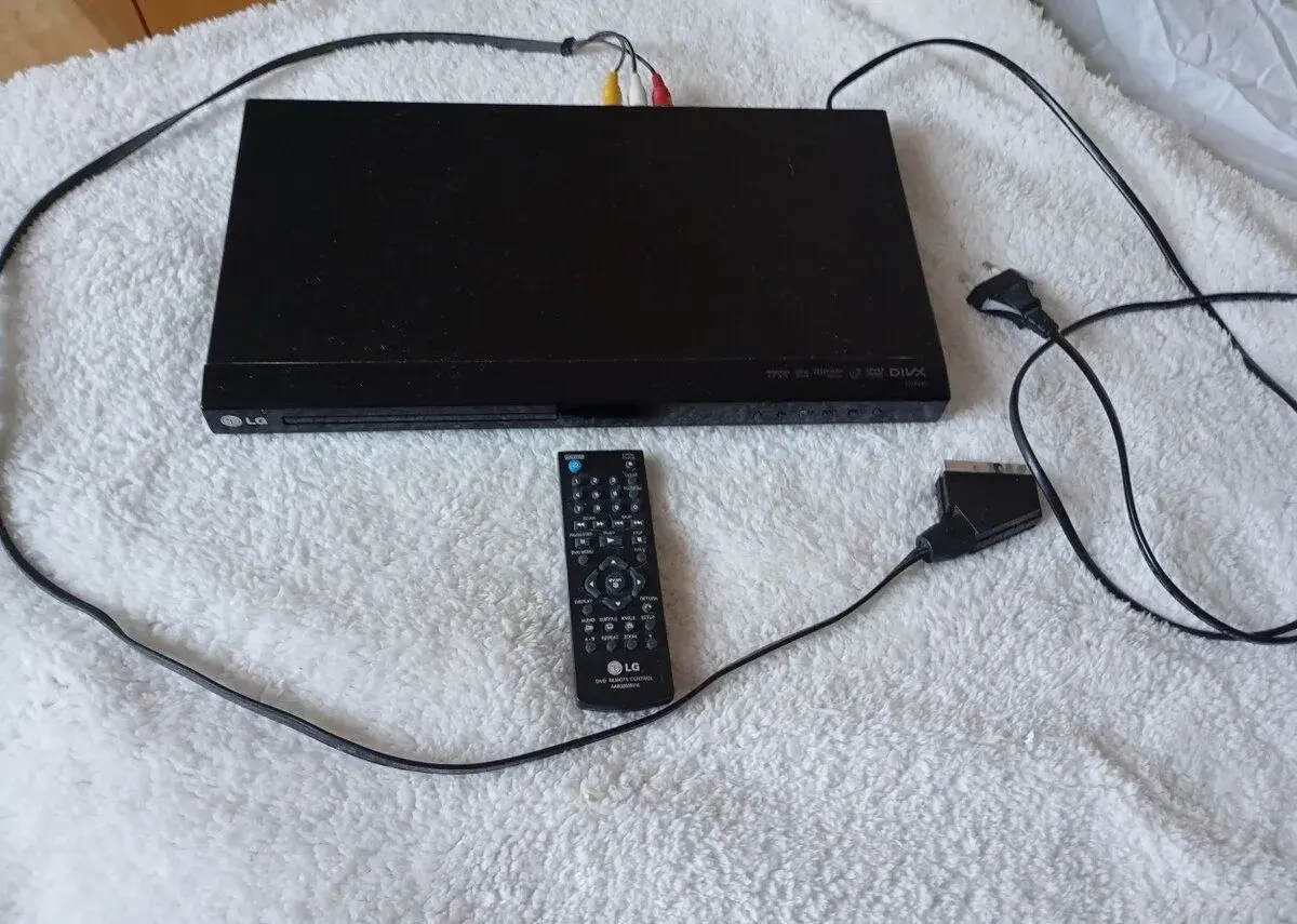 Málo používaný DVD/CD přehrávač LG DVX640 dálkové ovládání