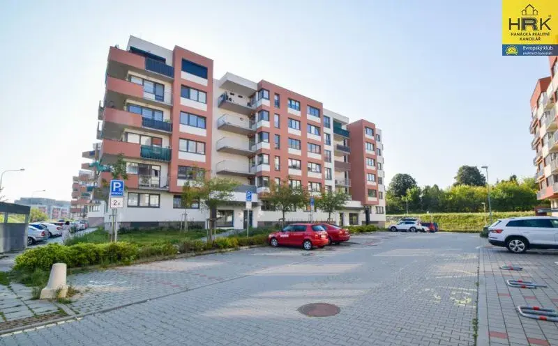 Pronájem krásného bytu 2+kk s garáží, ul E.