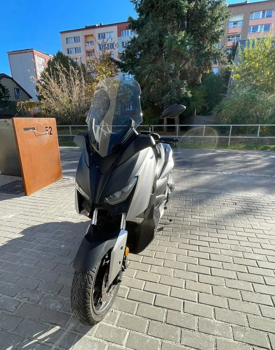Yamaha XMAX 400 – 31 500 km, servisní knížka, STK 09/2030