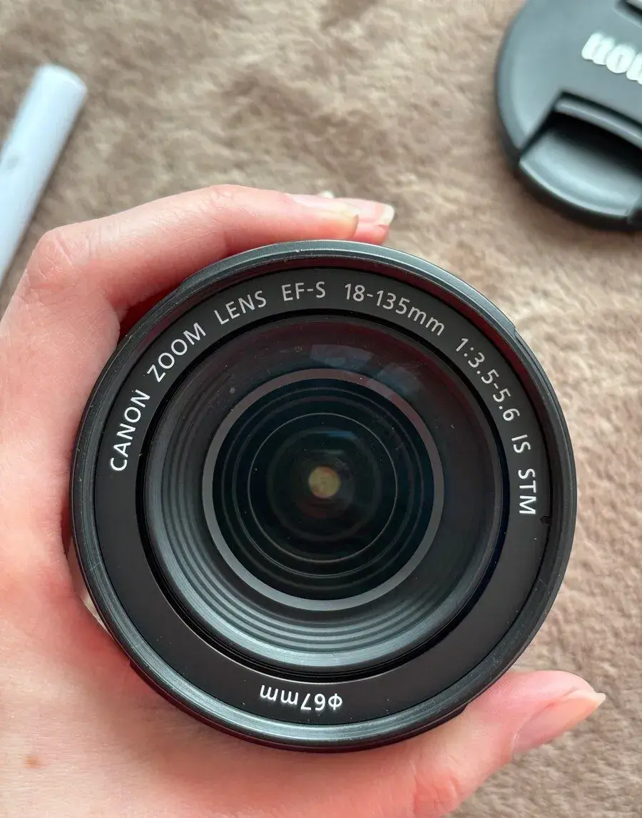 Canon EF-S 18-135mm f/3.5-5.6 IS STM objektiv