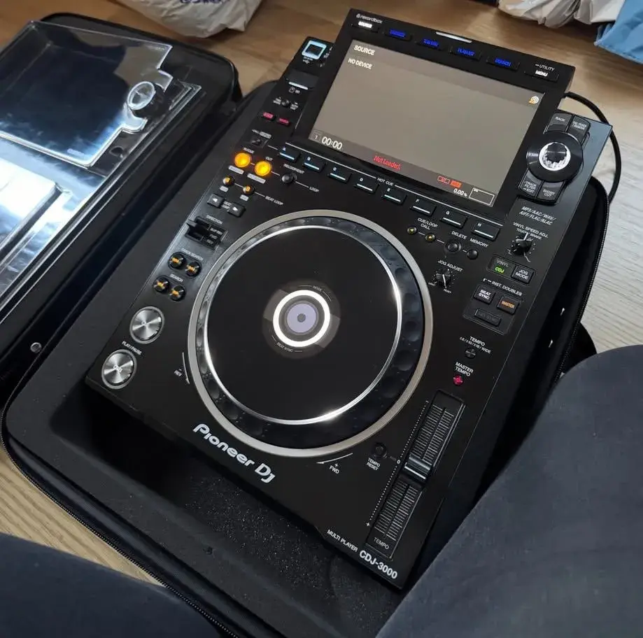 1x Pioneer CDJ 3000 - 1x Pioneer DJM-A9 vč. case