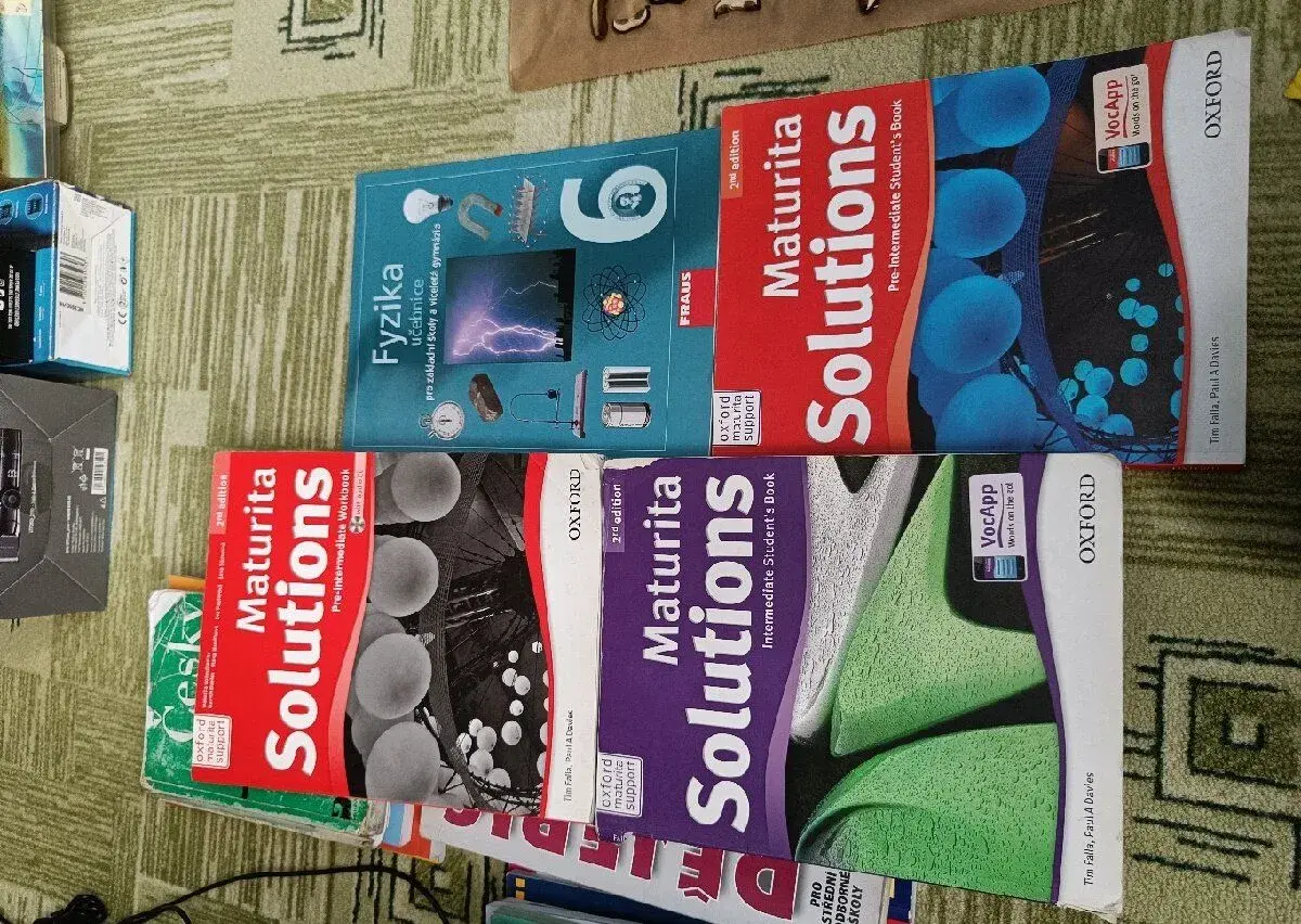 Učebnice, pracovní sešity a slovníky pro střední školy