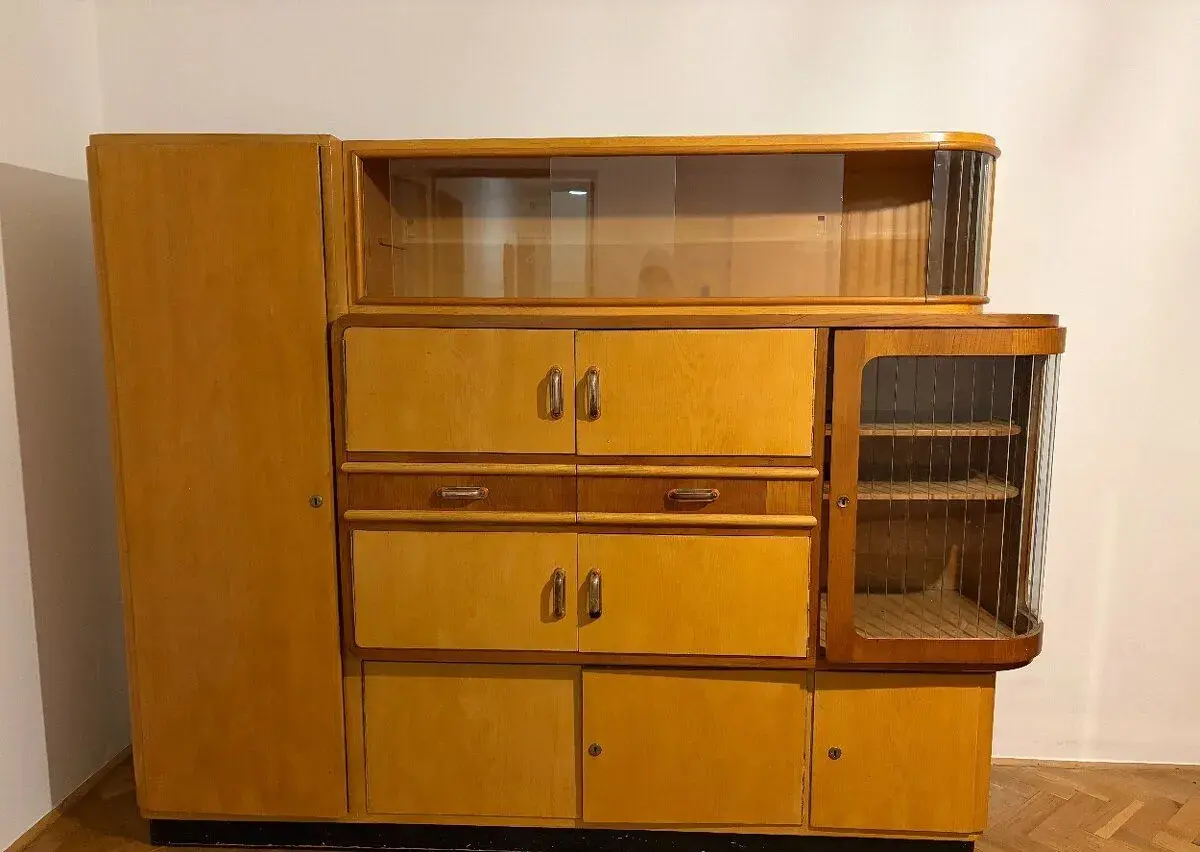 Retro kredenc příborník 40.–50. léta funkcionalismus