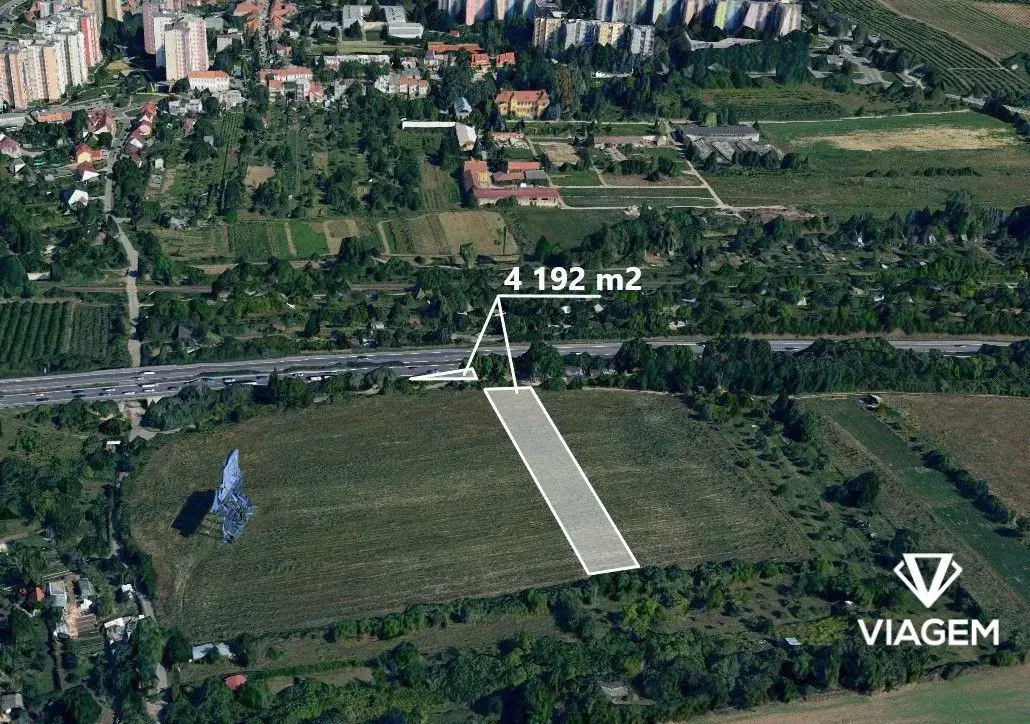 Pole 4 192 m², Podíl 88 % o výměře 3 668 m²