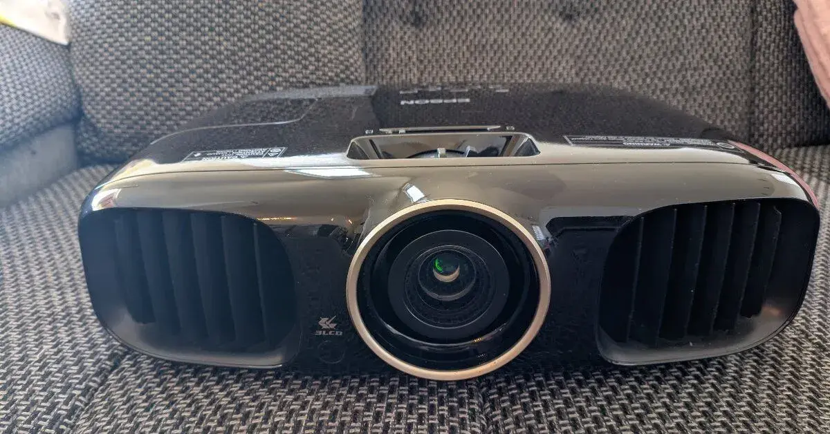 Projektor Epson TW6100 fullHD 3D
