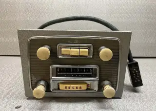 RETRO autorádio Tesla