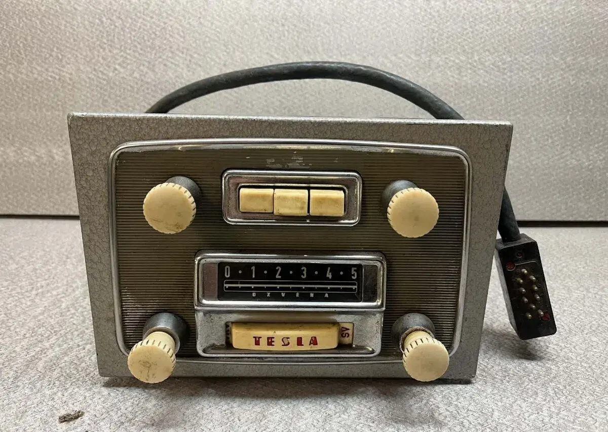 RETRO autorádio Tesla