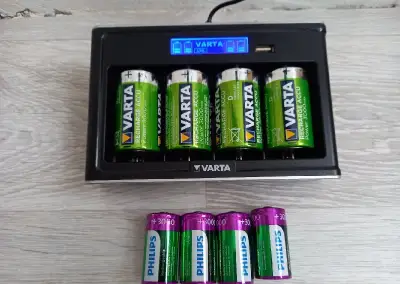 Nabíječka baterií Varta