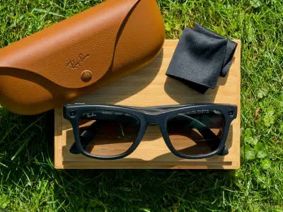 Ray-Ban Meta Wayfarer Gen 2 – Matte Black, Transitions, veli