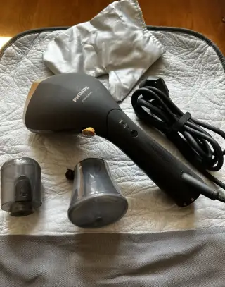 Napařovač Oděvů / Žehlička / Philips 7000 Series STH7060/80