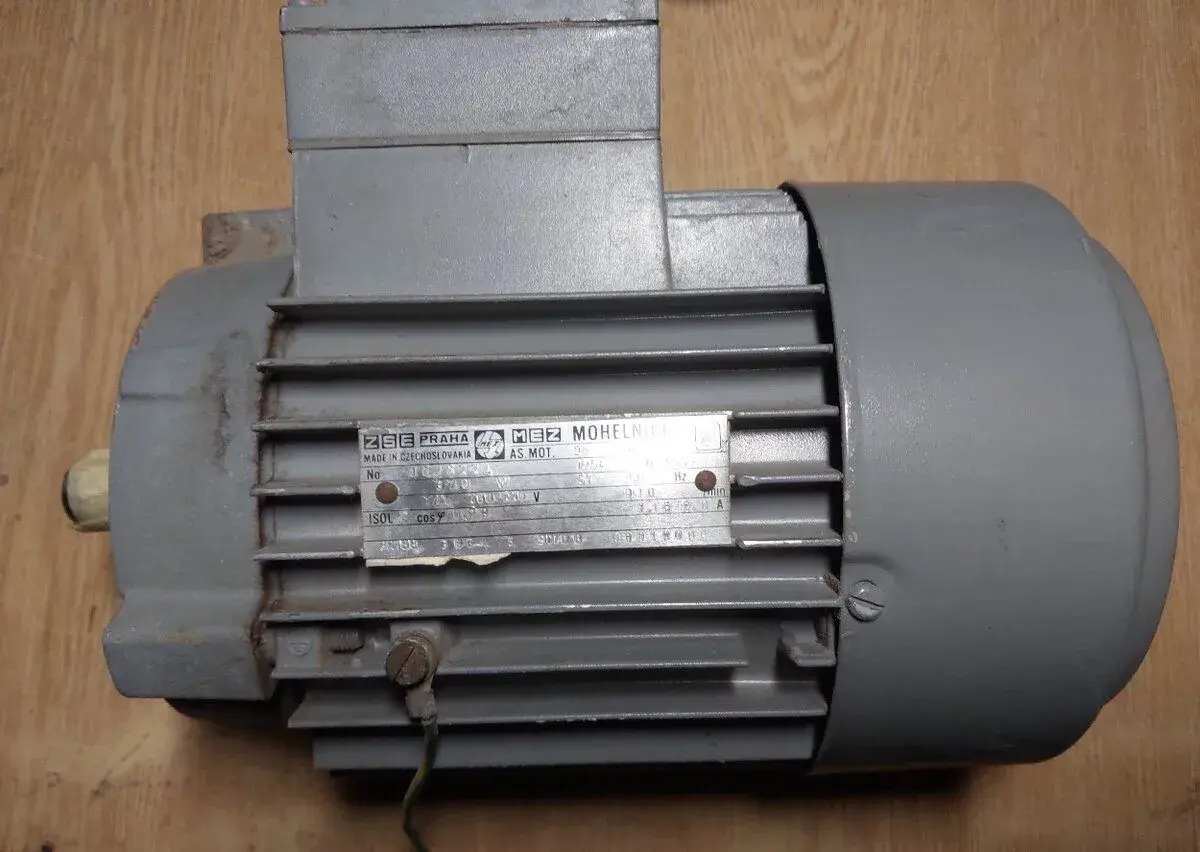 Elektromotor MEZ Mohelnice 370W, 910ot/min