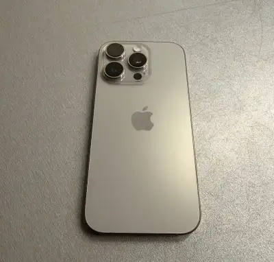 iPhone 16 Pro 256GB natural titan, bez škrábance, záruka