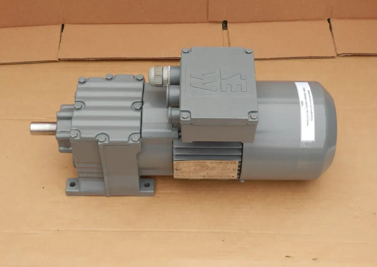 Elektromotor s převodovkou 370W 183ot./1min.