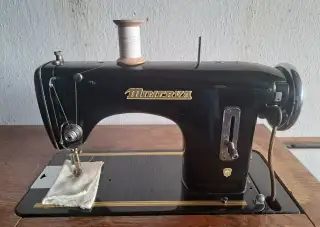 Retro šičí stroj Minerva