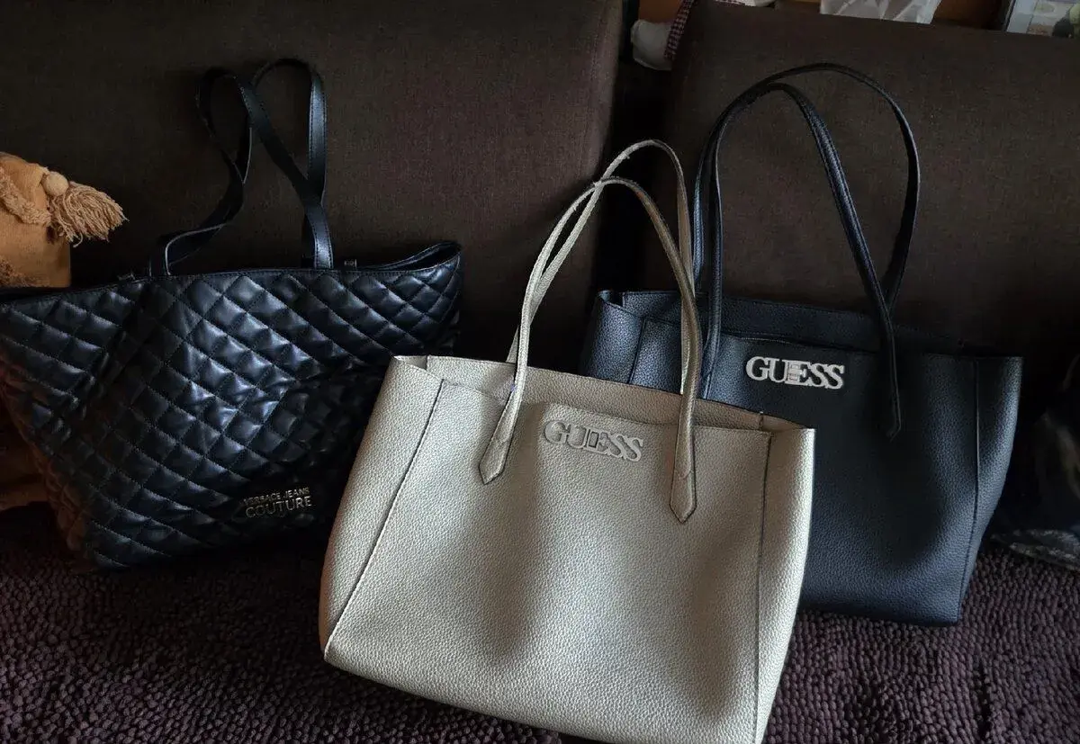 Originál kabelky Guess a Versace