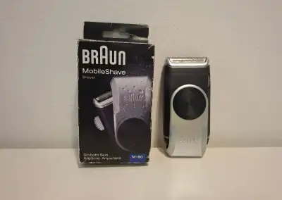 - Akumulátorový holící strojek Braun