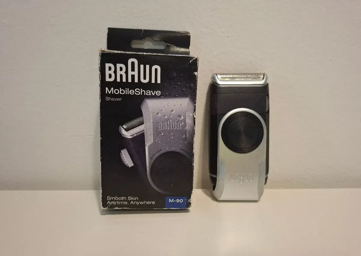 - Akumulátorový holící strojek Braun
